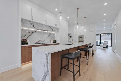 2720 5 Avenue Nw, Calgary, AB - Indoor Photo Showing Kitchen With Upgraded Kitchen