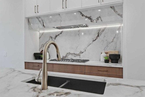 2720 5 Avenue Nw, Calgary, AB - Indoor