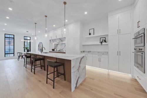 2720 5 Avenue Nw, Calgary, AB - Indoor Photo Showing Kitchen With Upgraded Kitchen