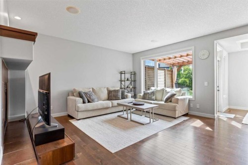 13 Sage Hill Landing Nw, Calgary, AB - Indoor Photo Showing Living Room