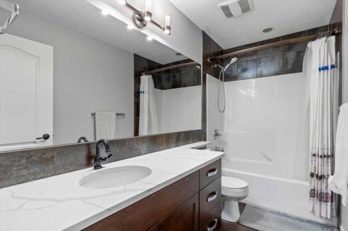 13 Sage Hill Landing Nw, Calgary, AB - Indoor Photo Showing Bathroom