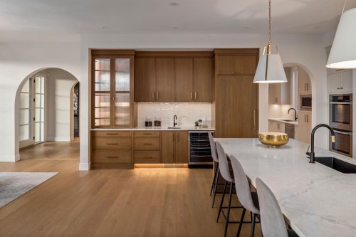 2920 Toronto Crescent Nw, Calgary, AB - Indoor Photo Showing Kitchen With Upgraded Kitchen