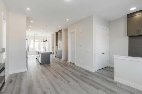 2526 4 Avenue Nw, Calgary, AB - Indoor