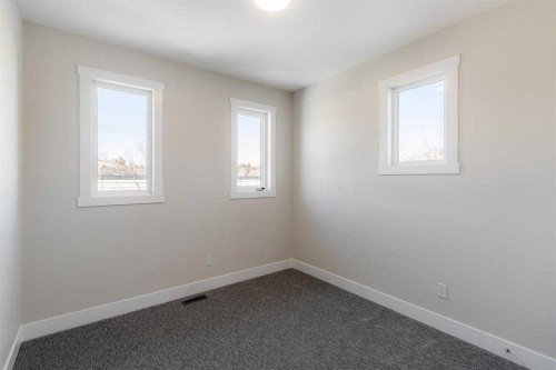 2526 4 Avenue Nw, Calgary, AB - Indoor Photo Showing Other Room