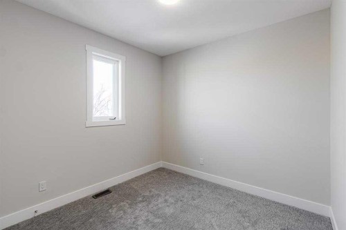 2526 4 Avenue Nw, Calgary, AB - Indoor Photo Showing Other Room