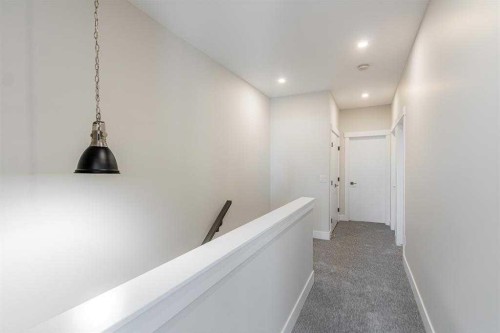2526 4 Avenue Nw, Calgary, AB - Indoor Photo Showing Other Room