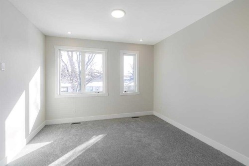 2526 4 Avenue Nw, Calgary, AB - Indoor Photo Showing Other Room