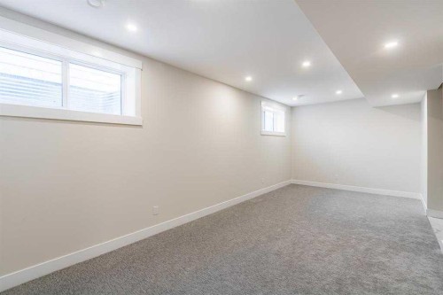 2526 4 Avenue Nw, Calgary, AB - Indoor Photo Showing Other Room