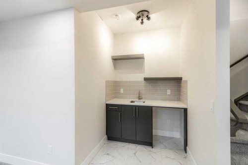 2526 4 Avenue Nw, Calgary, AB - Indoor