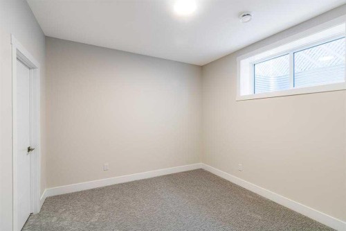 2526 4 Avenue Nw, Calgary, AB - Indoor Photo Showing Other Room