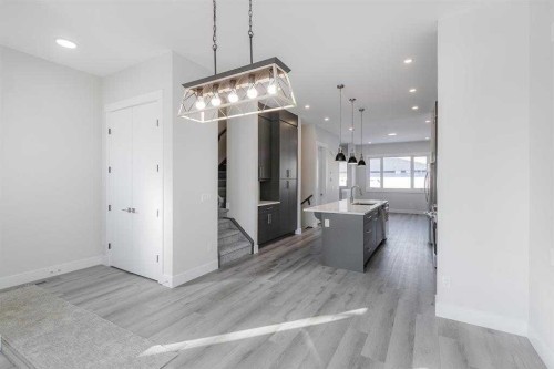 2526 4 Avenue Nw, Calgary, AB - Indoor Photo Showing Other Room