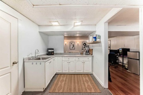 5023 Marlborough Drive Ne, Calgary, AB - Indoor Photo Showing Other Room