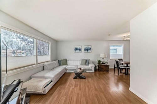 5023 Marlborough Drive Ne, Calgary, AB - Indoor Photo Showing Living Room