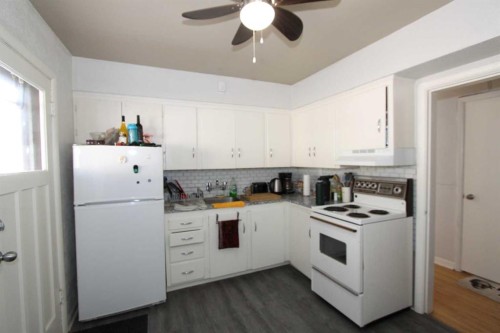 106 26 Avenue Nw, Calgary, AB - Indoor Photo Showing Kitchen