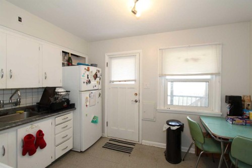 106 26 Avenue Nw, Calgary, AB - Indoor Photo Showing Kitchen