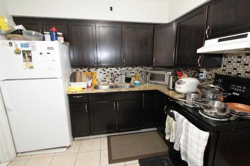 106 26 Avenue Nw, Calgary, AB - Indoor Photo Showing Kitchen With Double Sink