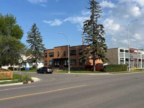 106 26 Avenue Nw, Calgary, AB - Outdoor With Facade
