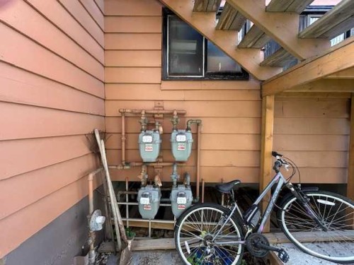 106 26 Avenue Nw, Calgary, AB -  With Exterior