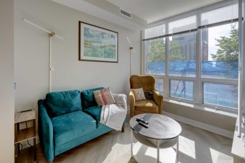 246-222 Riverfront Avenue Sw, Calgary, AB - Indoor Photo Showing Living Room