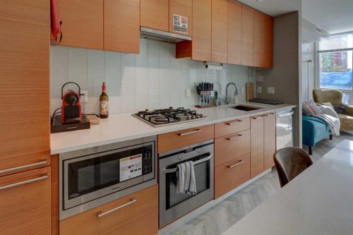 246-222 Riverfront Avenue Sw, Calgary, AB - Indoor Photo Showing Kitchen With Upgraded Kitchen