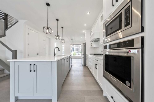 4923 20 Avenue Nw, Calgary, AB - Indoor Photo Showing Kitchen With Upgraded Kitchen