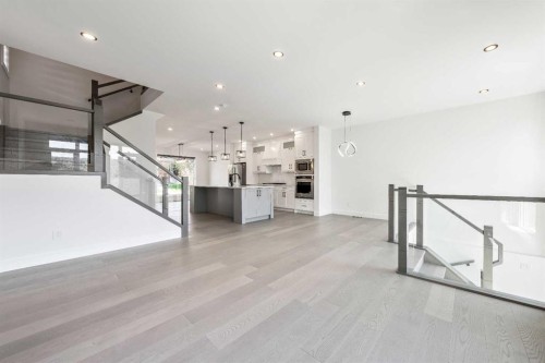 4923 20 Avenue Nw, Calgary, AB - Indoor Photo Showing Other Room