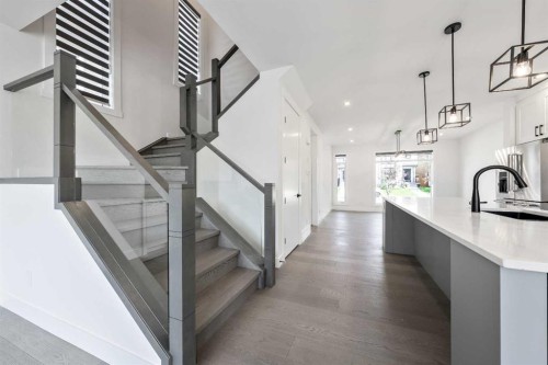 4923 20 Avenue Nw, Calgary, AB - Indoor Photo Showing Kitchen With Upgraded Kitchen