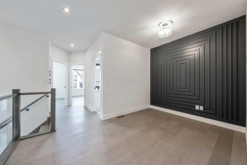 4923 20 Avenue Nw, Calgary, AB - Indoor Photo Showing Other Room