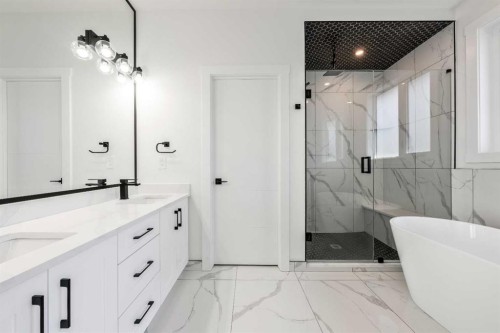 4923 20 Avenue Nw, Calgary, AB - Indoor Photo Showing Bathroom