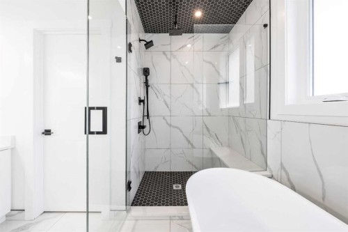 4923 20 Avenue Nw, Calgary, AB - Indoor Photo Showing Bathroom