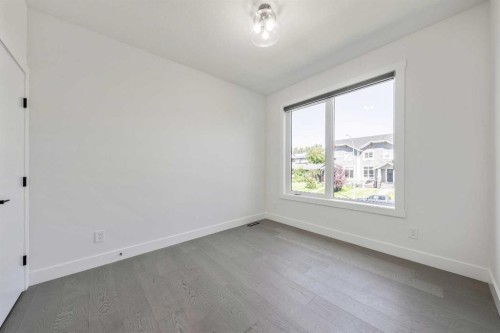 4923 20 Avenue Nw, Calgary, AB - Indoor Photo Showing Other Room