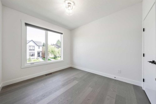 4923 20 Avenue Nw, Calgary, AB - Indoor Photo Showing Other Room