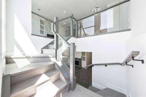 4923 20 Avenue Nw, Calgary, AB - Indoor