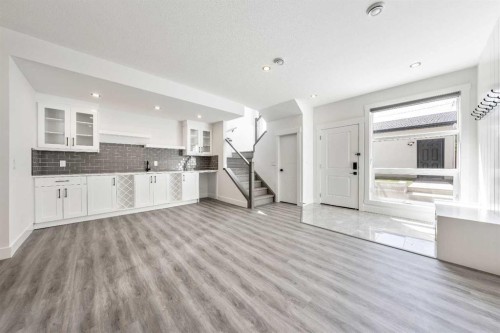 4923 20 Avenue Nw, Calgary, AB - Indoor Photo Showing Kitchen