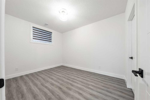 4923 20 Avenue Nw, Calgary, AB - Indoor Photo Showing Other Room