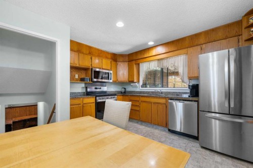 232 Templeside Circle Ne, Calgary, AB - Indoor Photo Showing Kitchen With Stainless Steel Kitchen