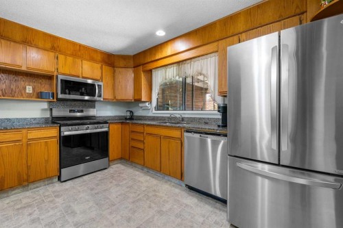 232 Templeside Circle Ne, Calgary, AB - Indoor Photo Showing Kitchen With Stainless Steel Kitchen