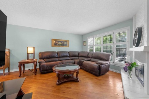 232 Templeside Circle Ne, Calgary, AB - Indoor Photo Showing Living Room