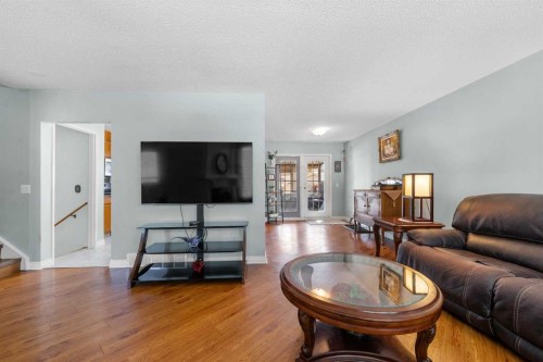 232 Templeside Circle Ne, Calgary, AB - Indoor Photo Showing Living Room