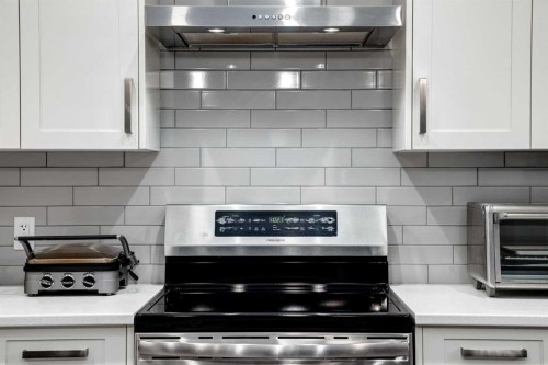 19 West Grove Place Sw, Calgary, AB - Indoor Photo Showing Kitchen With Upgraded Kitchen