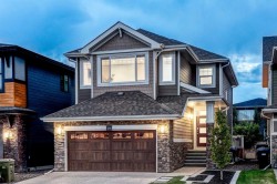 19 WEST GROVE Place SW Calgary, AB T3H 1Z4