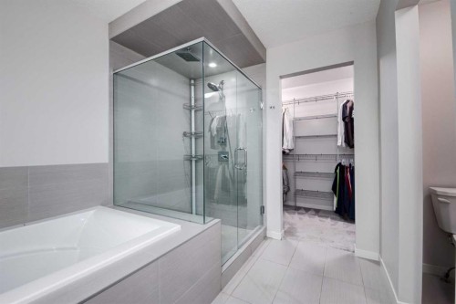 19 West Grove Place Sw, Calgary, AB - Indoor Photo Showing Bathroom