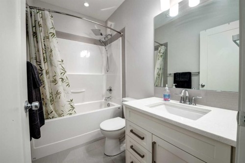 19 West Grove Place Sw, Calgary, AB - Indoor Photo Showing Bathroom