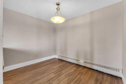 315-335 Garry Crescent Ne, Calgary, AB - Indoor Photo Showing Other Room