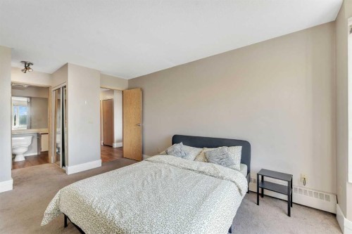 315-335 Garry Crescent Ne, Calgary, AB - Indoor Photo Showing Bedroom