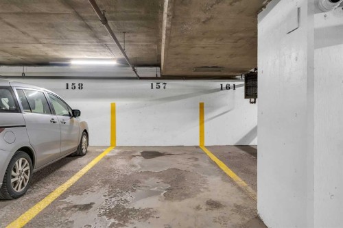 315-335 Garry Crescent Ne, Calgary, AB - Indoor Photo Showing Garage