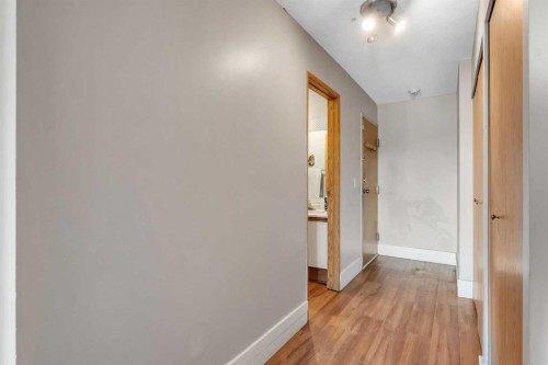 315-335 Garry Crescent Ne, Calgary, AB - Indoor Photo Showing Other Room