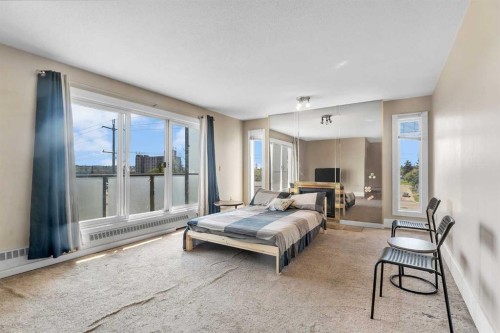 315-335 Garry Crescent Ne, Calgary, AB - Indoor Photo Showing Other Room