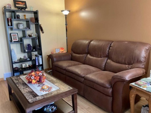 137 Jennings Crescent, Red Deer, AB - Indoor Photo Showing Living Room