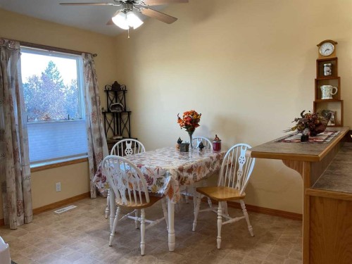 137 Jennings Crescent, Red Deer, AB - Indoor Photo Showing Dining Room